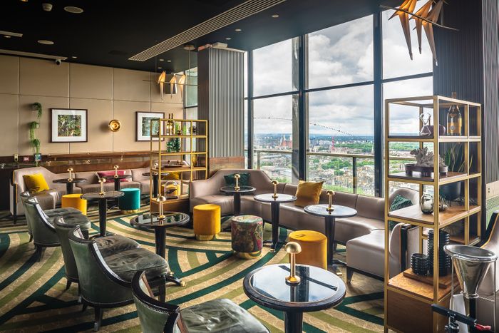 10 Degrees Bar