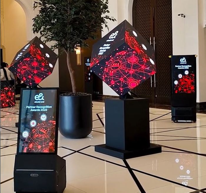 Opul Robot Advertising