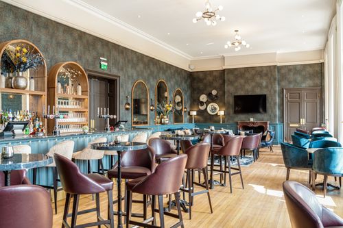 Lounge & Cocktail Bar