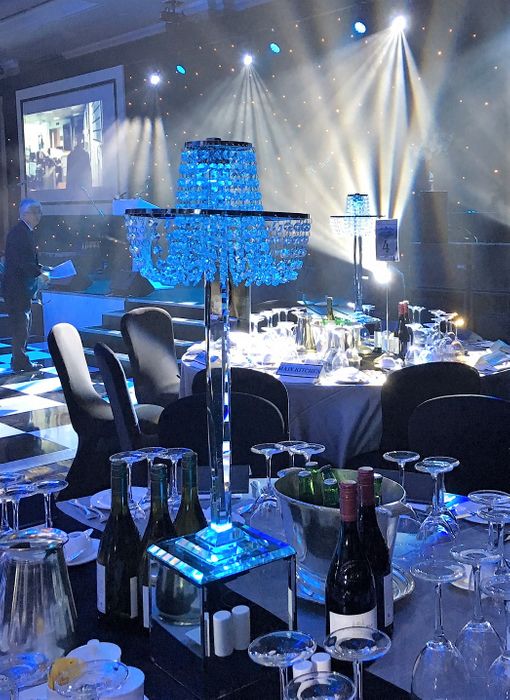 Alternated Feather Explosions and Cabaret Table Lamps