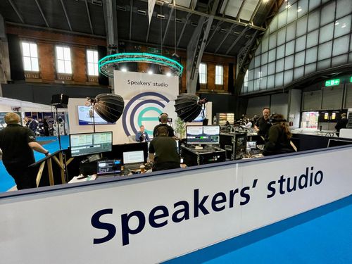 How does a show floor pop-up studio work?