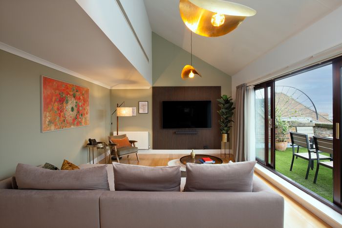 The Penthouse - 3 Bed Apartment
