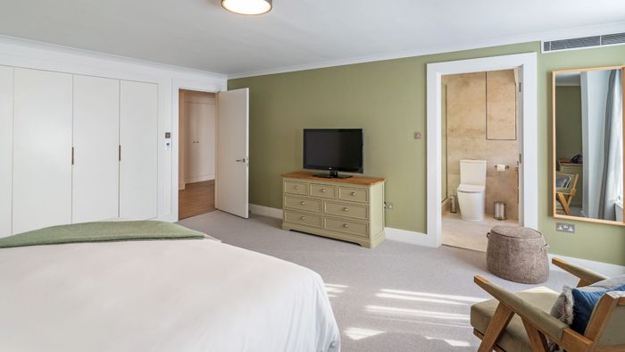 Deluxe 3 Bed Apartment