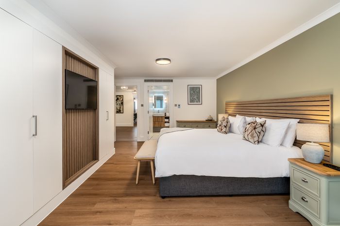 The Penthouse - 3 Bed Apartment