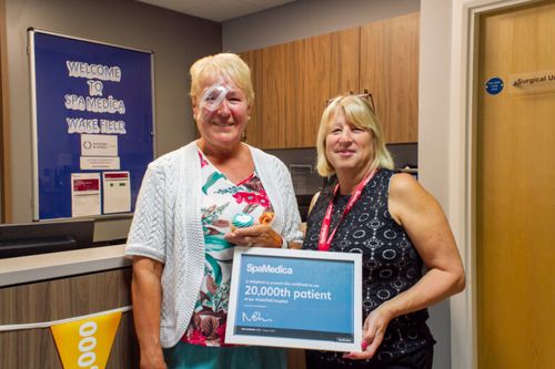 Carol praises cataract surgery at SpaMedica Wakefield and celebrates becoming the hospital’s 20,000th patient