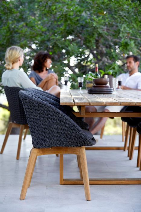 Peacock chair w/teak legs