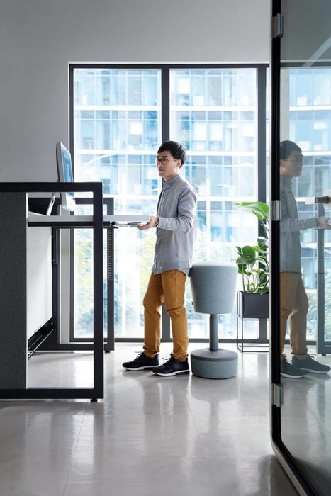 Stand Up R sit & stand desk