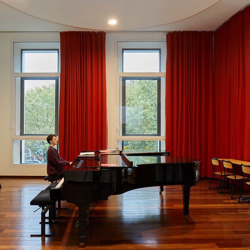 Sound-absorbing acoustic curtains