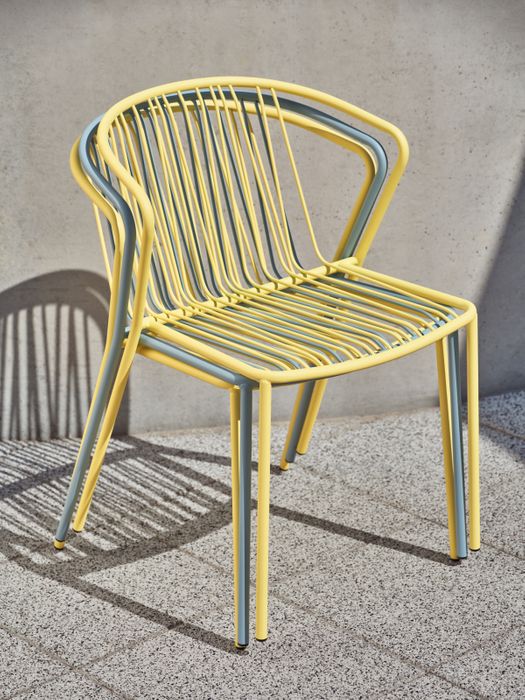 Bris outdoor seating
