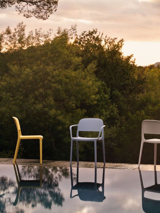 Blendy stackable chair