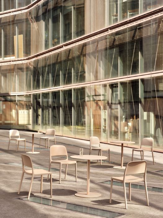 Blendy stackable chair