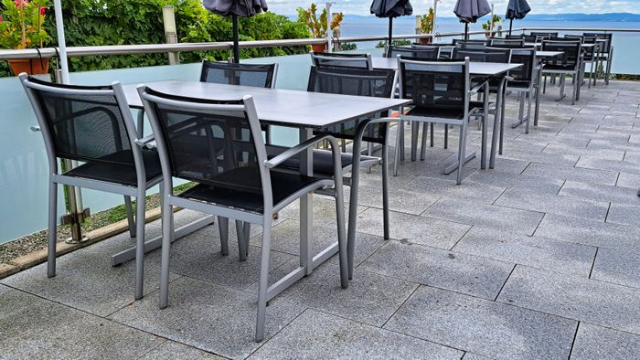 TREWA T4 outdoor tables