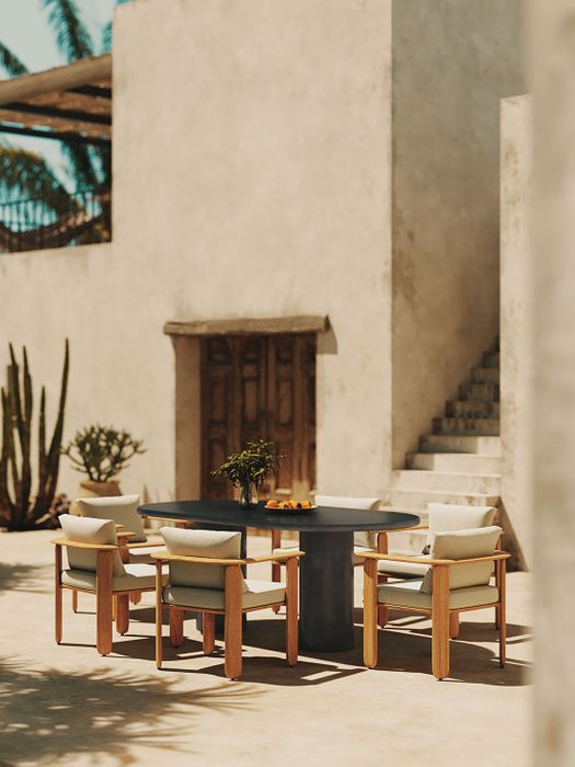 Reine Microskin Dining Table, Nero