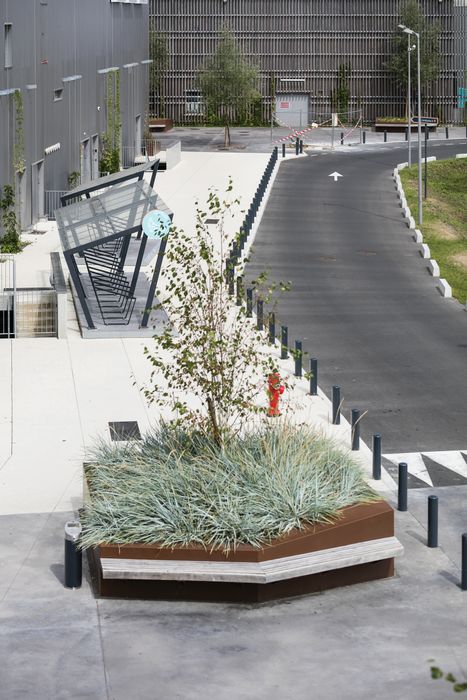 Edge bicycle shelters