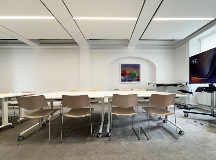 ICON 40 Chair – Where Comfort Meets Corporate Elegance