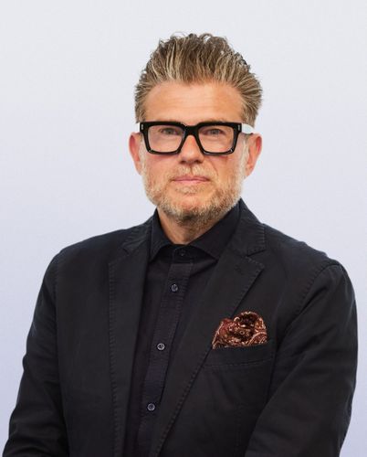 Leeson Medhurst - AIS