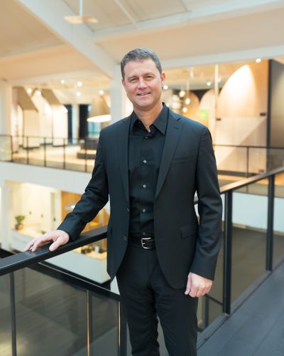 Neel Bradham - Parador