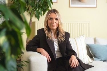 Sarah Wakefield - Jolie