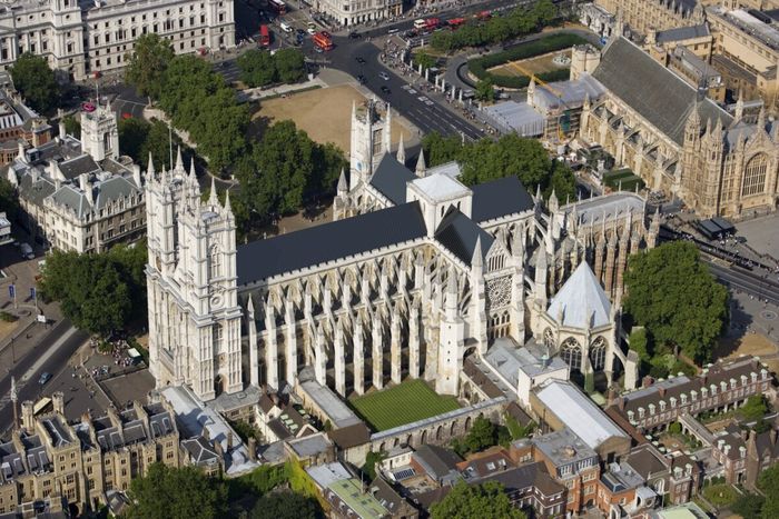 Historic icons, modern energy: Why heritage buildings need solar roofing