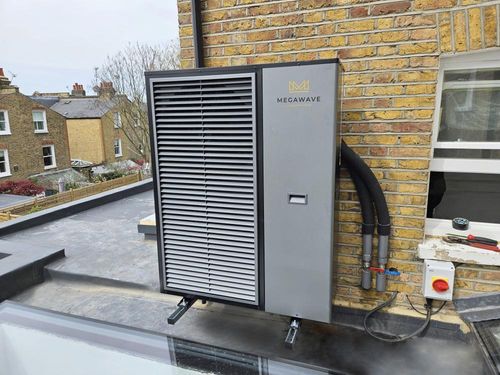 Seamless Integration of an 18kW Heat Pump System on Wall in a London Terraced House Renovation