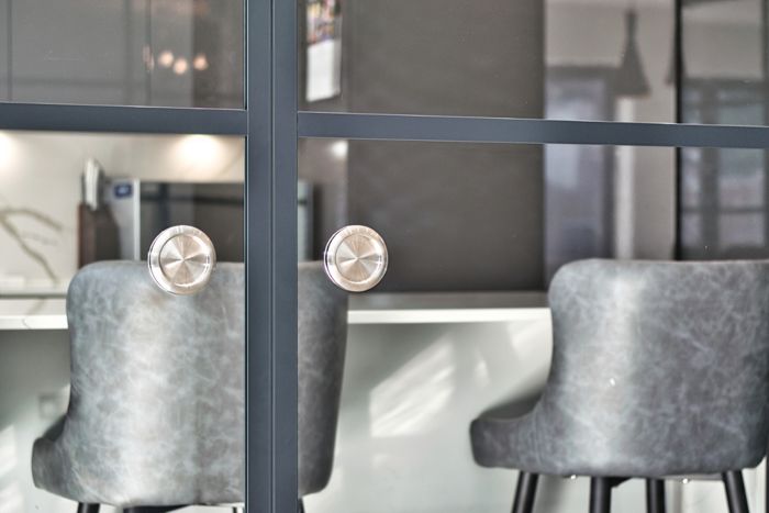 Internal glass partitions