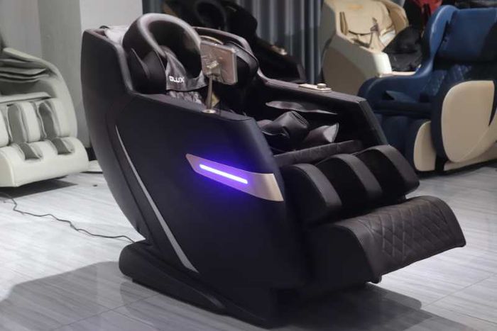 DLUX Massage chair - Model 2