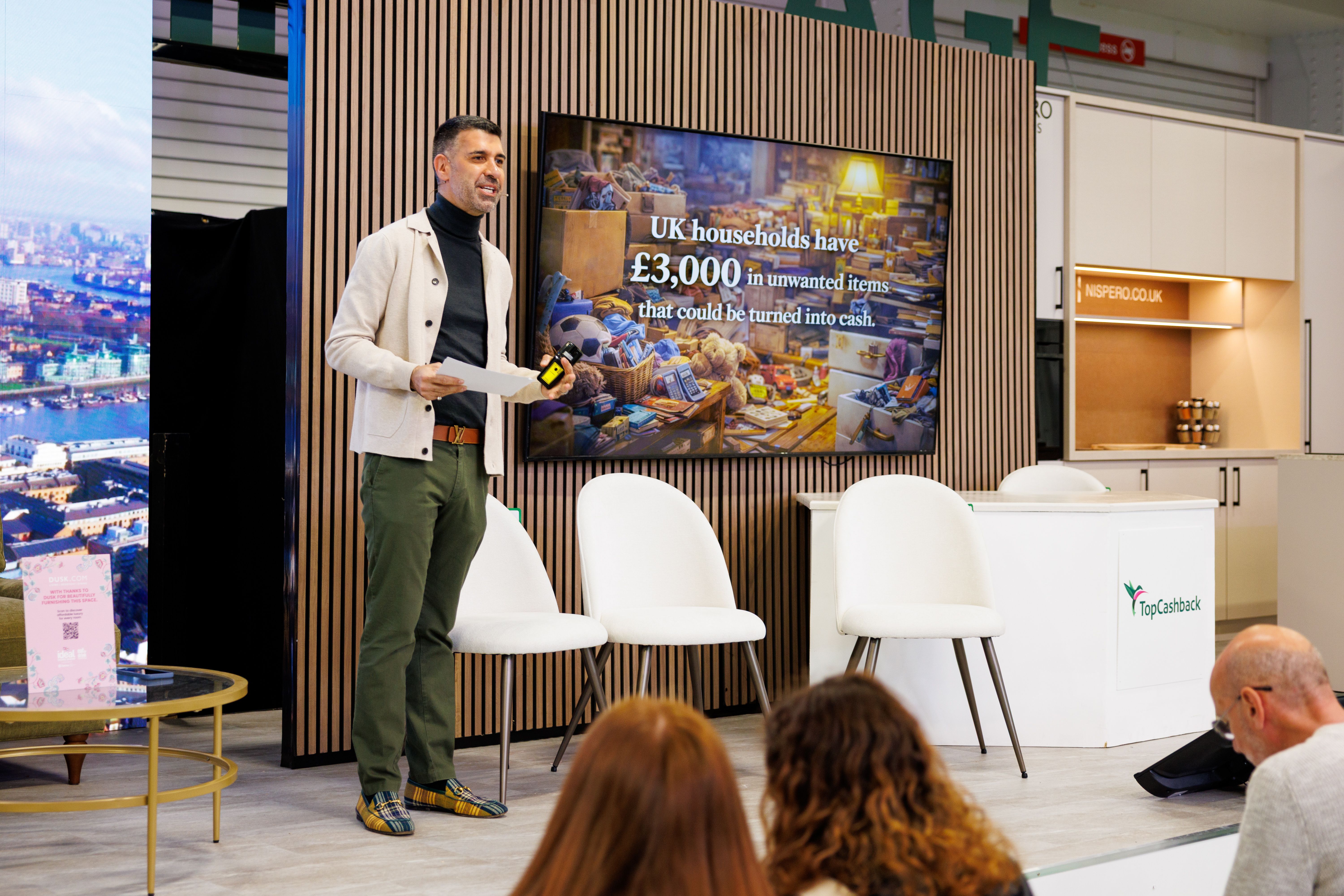 Dan Hatfield Main Stage and crowd