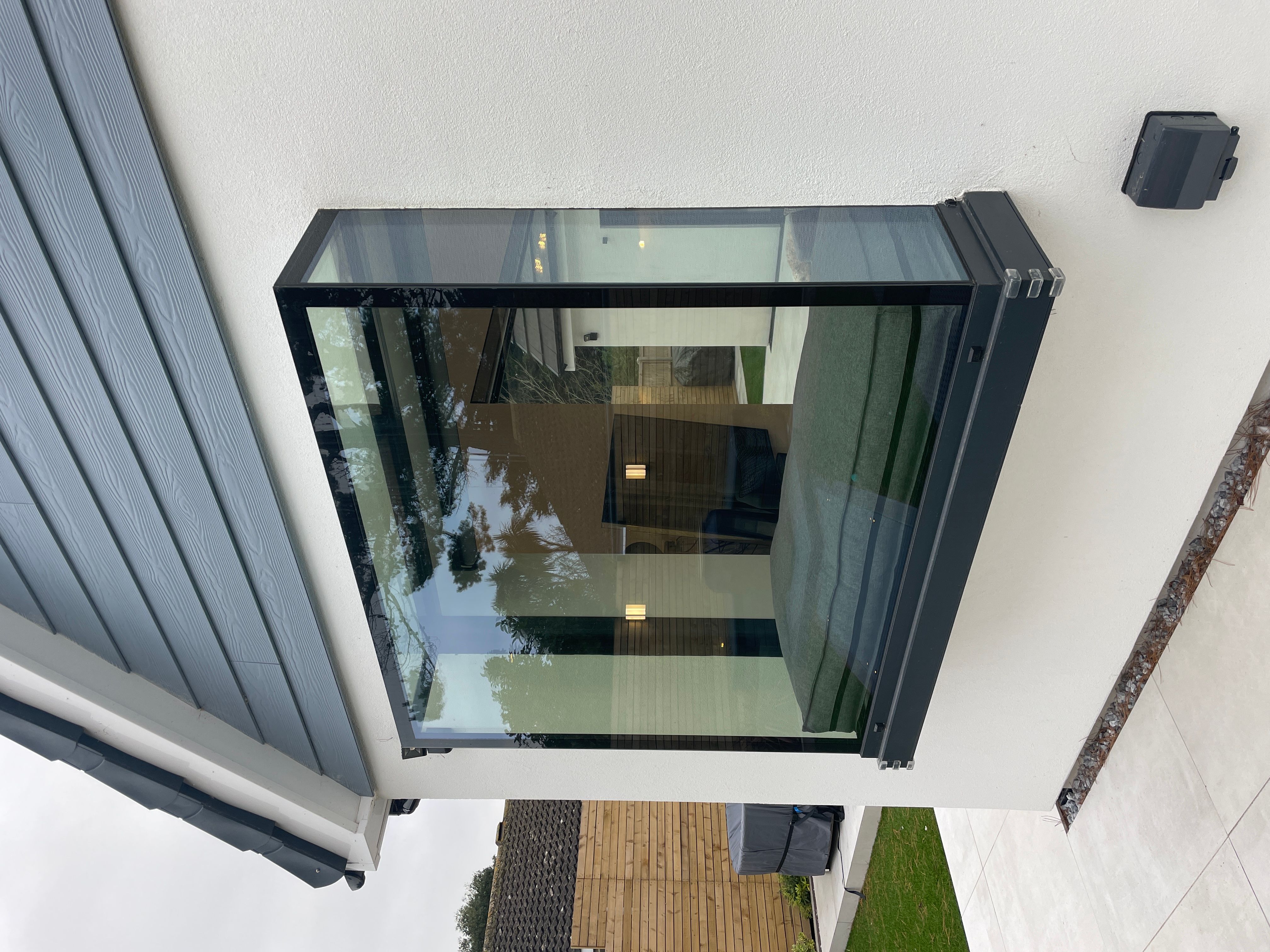 Frameless Window Seat