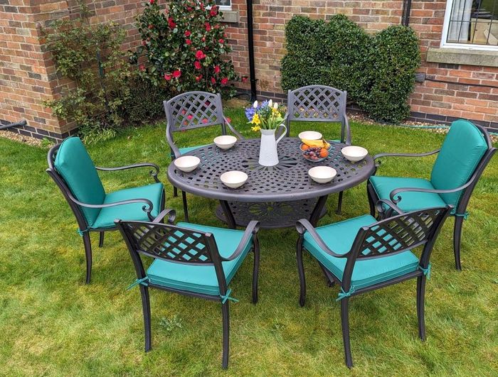 Marlborough 6 seater round patio set