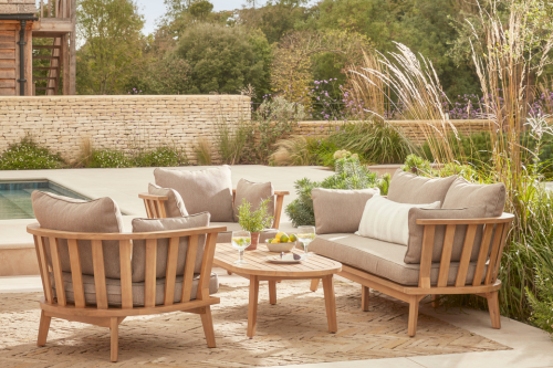 Alfresco Hosting: The Art of Living (and Dining) Outdoors