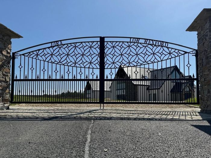 Bespoke Gates – Steel, Wrought Iron, Aluminium & Composite