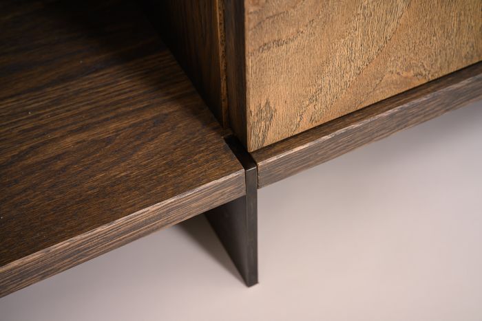 Datum Credenza