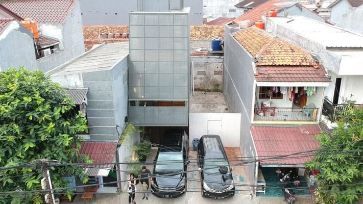 AGo Architects builds skinny house in Indonesia on a 3.5-metre plot | Construction Buzz #226