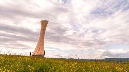 Stuttgart University designs world’s first “self-shaping” building | Construction Buzz #220