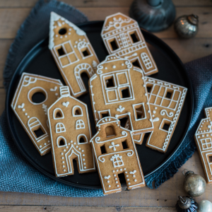 Pro Masterclass - Hand Iced Gingerbread House 