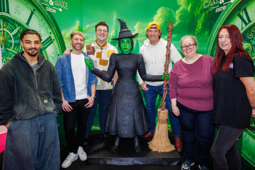 BAKE OFF CONTESTANTS WOWED BY ELPHABA SHOWSTOPPER AT CAKE & BAKE SHOW