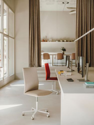 Arper Joins Design at Work New York as Founding Partner and The Manhattan Lounge, furnished by Arper