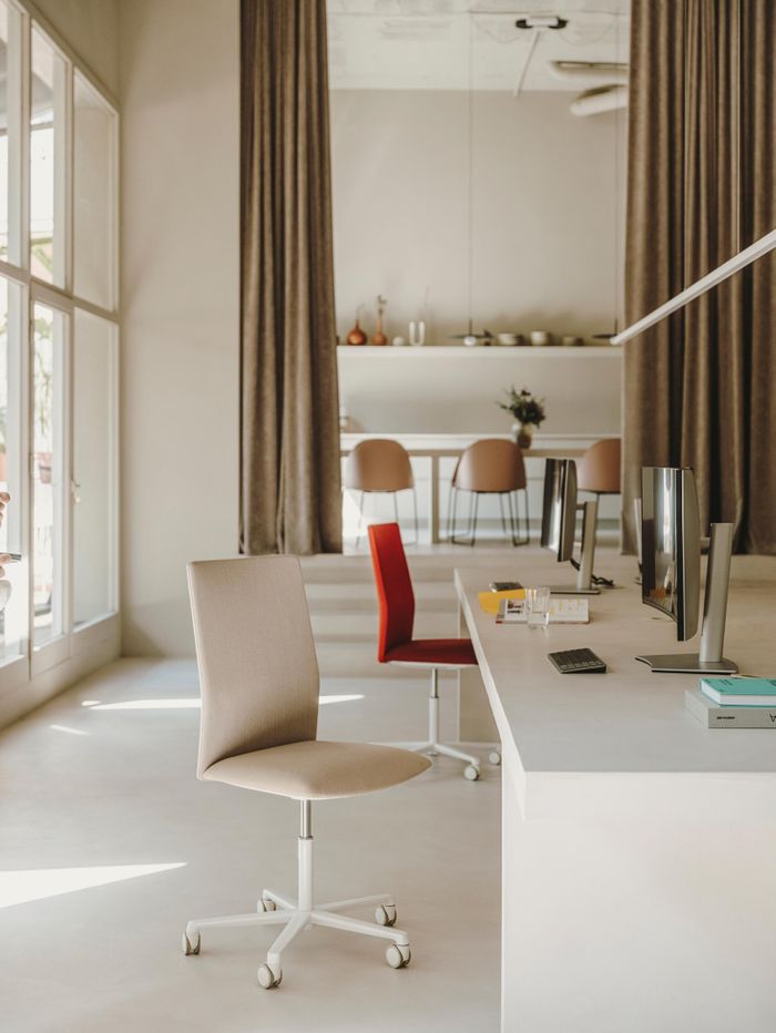 Arper Joins Design at Work New York as Founding Partner and The Manhattan Lounge, furnished by Arper