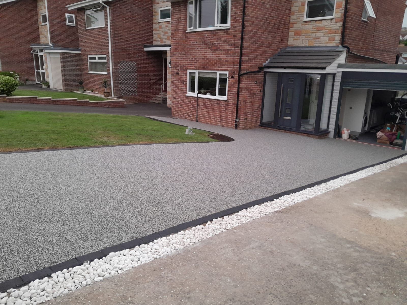 Modern Contrast with Moonshadow – DT3 Driveway Upgrade