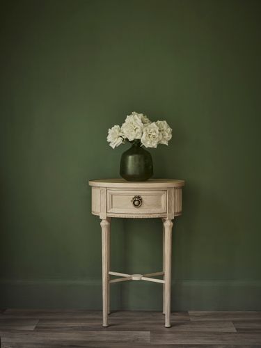Gustavian Oval Nightstand