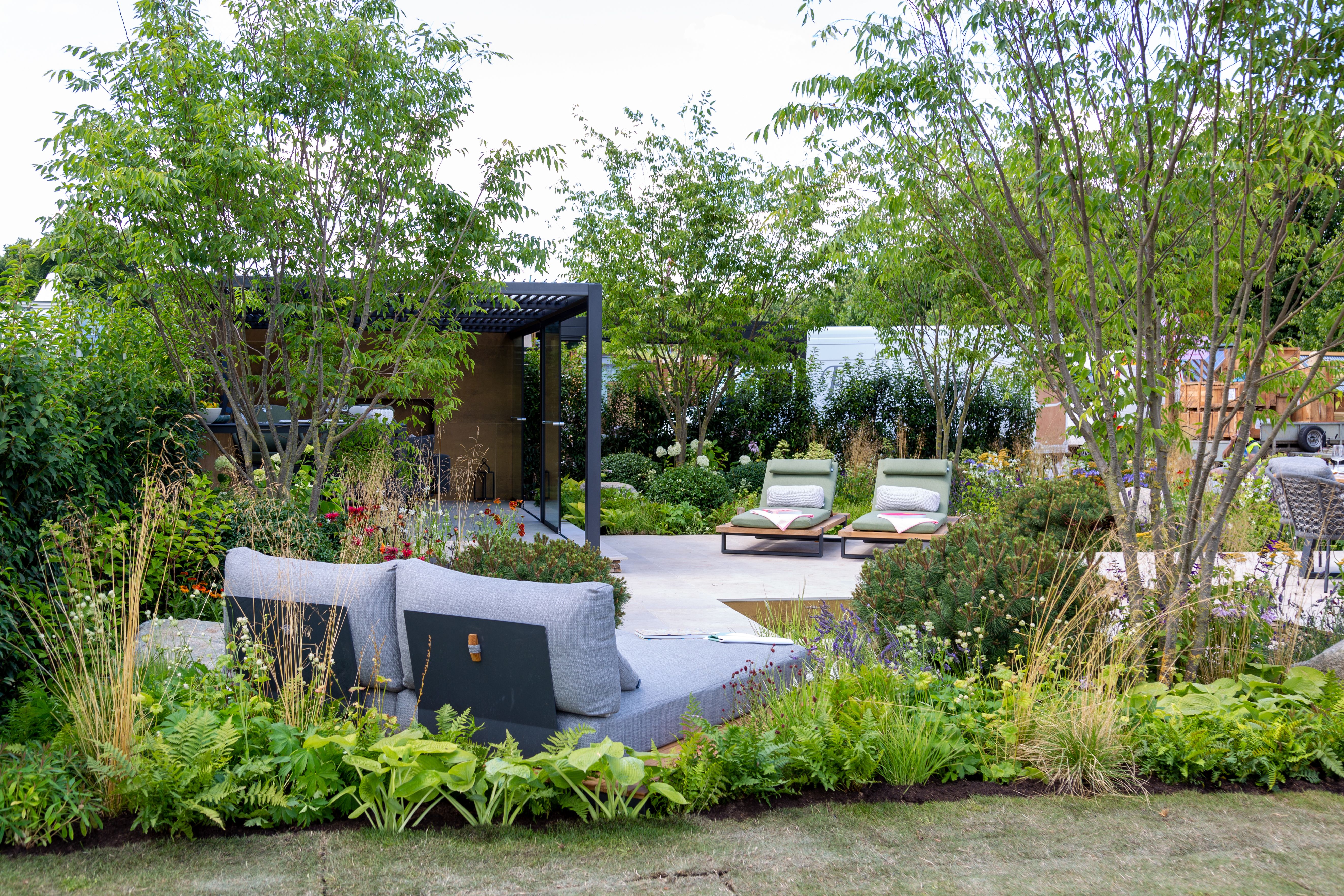 The SunsLifestyle Outdoor Living Garden- Royal Hampton Court 2022