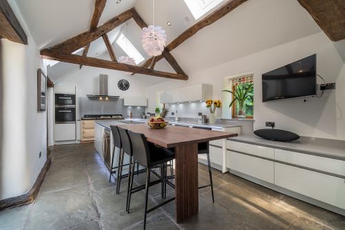 Cob House - White handless
