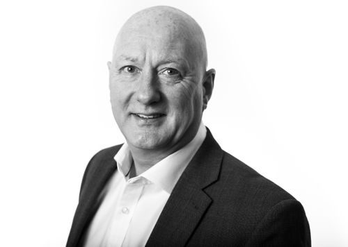 Peter  Hunt