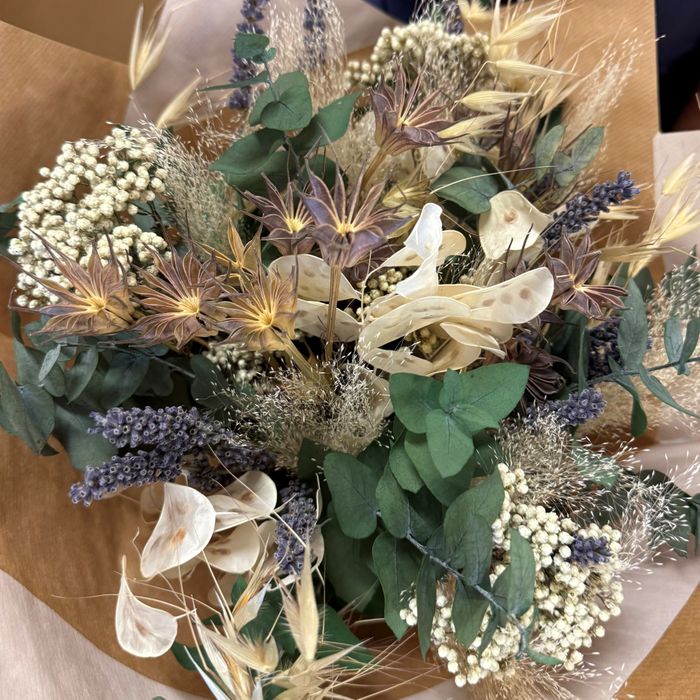 Preserved greens anf flowers for interiors