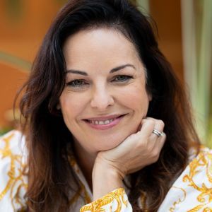 Helen Cooke - Sun Video