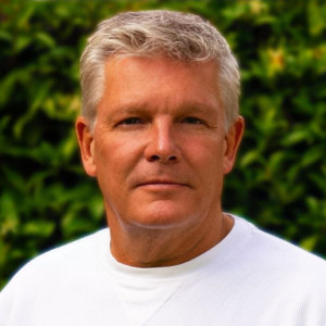 Russ Lindsay - Moon&Back Media