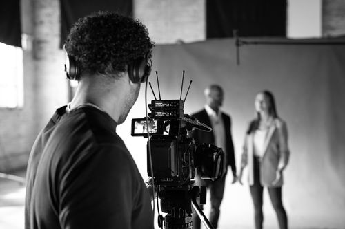 EW-DP: Portable wireless system designed for filmmakers & video professionals.