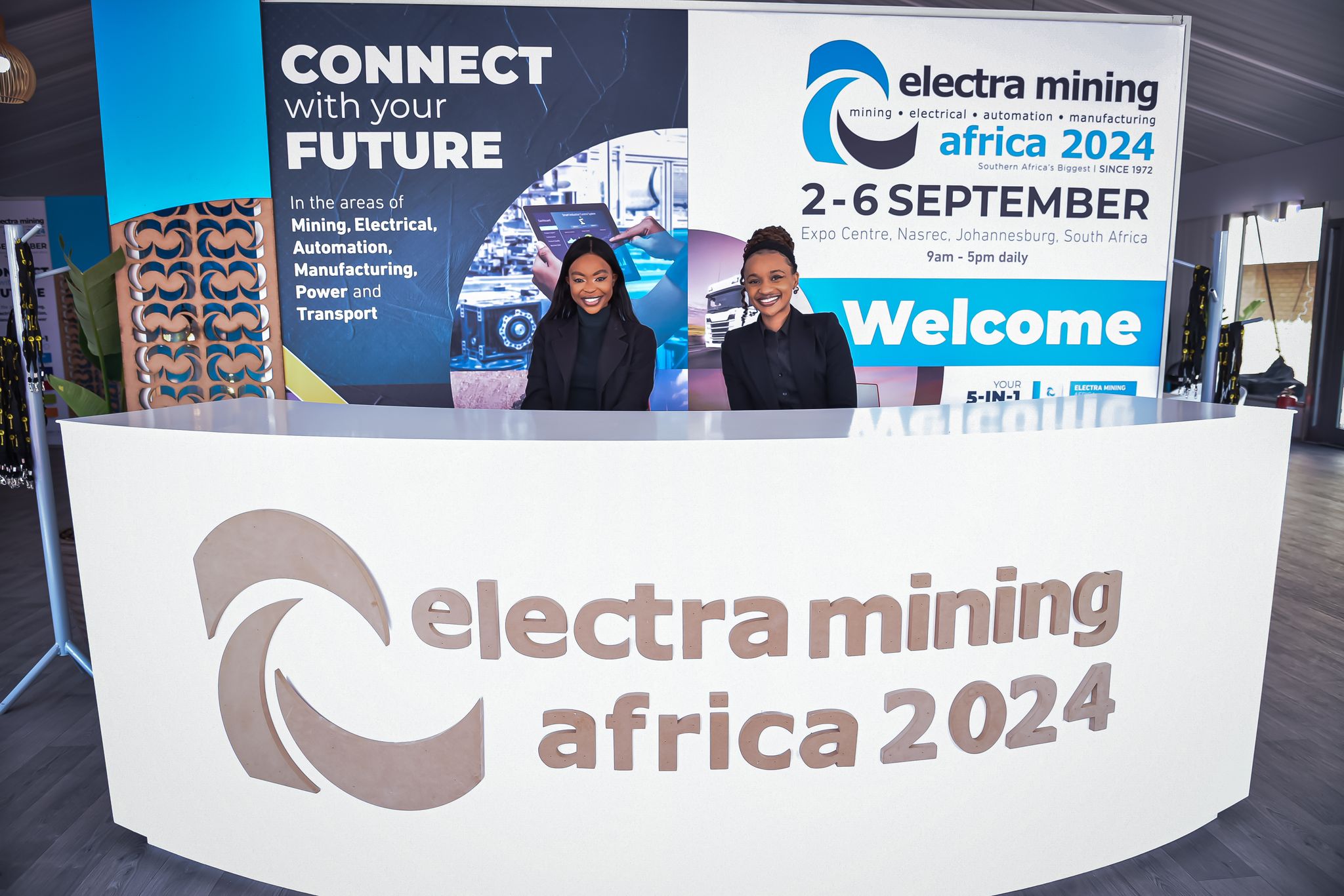 Diamond Select Visitor