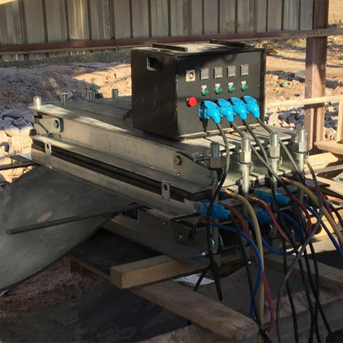 Vulcanizing water-bag press
