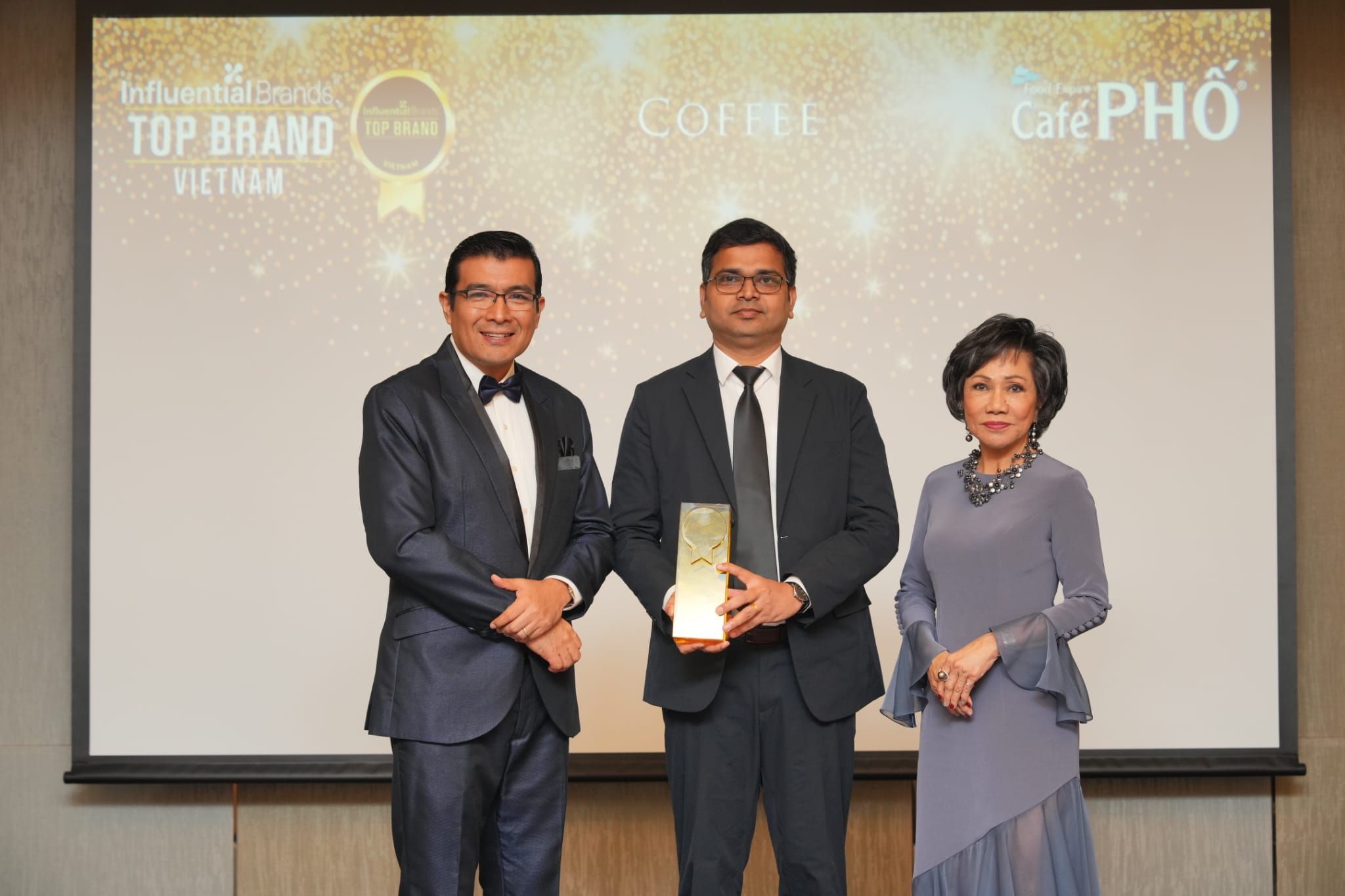 CaféPhố Received Top Brand by Influential Brands Award 2024